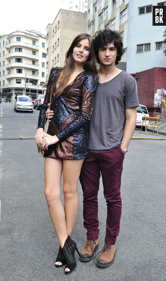 Destaque em "Verdades Secretas", Gabriel Leone garante que namoro de Gabriel e Angel (Camila Queiroz) pode tomar rumos inesperados