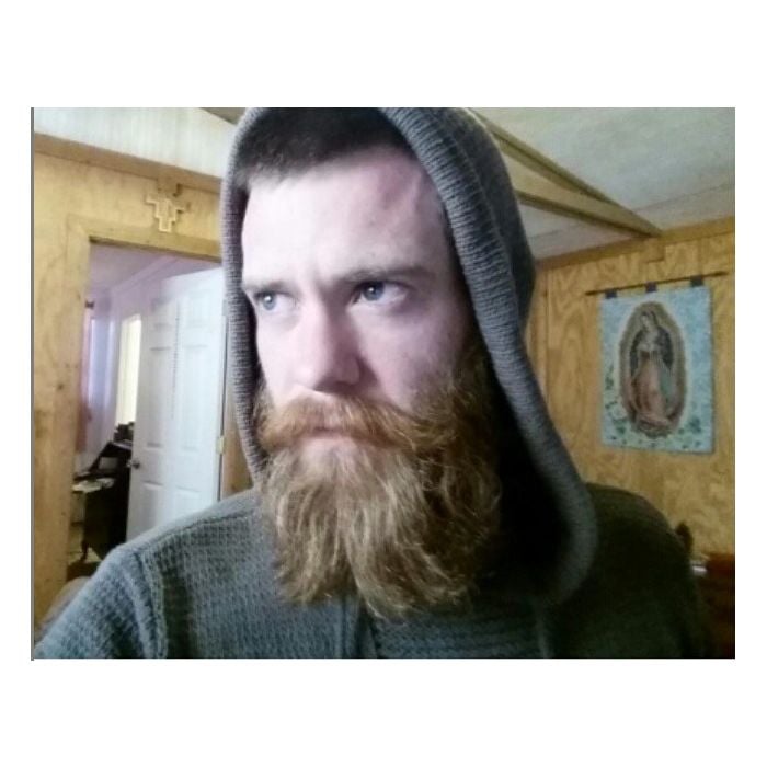  Bug Hall, ator de &quot;Os Batutinhas&quot;, ostenta suas longas barbas em fotos no Twitter 