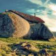  Em Portugal existe uma casa de pedra, literalmente 