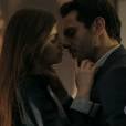Em "Verdades Secretas", Alex (Rodrigo Lombardi) e Angel (Camila Queiroz) viram amantes!
