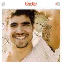 Caio Castro está no Tinder e tem perfil verificado pelo próprio aplicativo. Será que dá match?