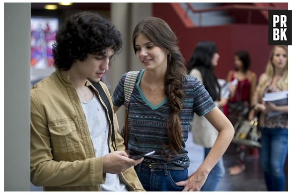 Guilherme (Gabriel Leone) já pediu Angel (Camila Queiroz) em casamento em "Verdades Secretas"