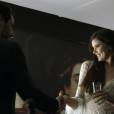  Angel (Camila Queiroz) est&aacute; aprontando uma para Alex (Rodrigo Lombardi) em "Verdades Secretas" 
