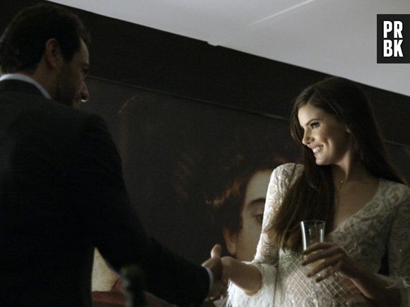 Angel (Camila Queiroz) está aprontando uma para Alex (Rodrigo Lombardi) em "Verdades Secretas"