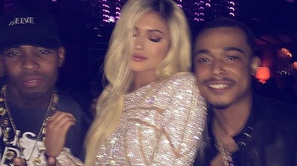 Kylie Jenner comemora aniversário de 18 anos com look repaginado e ferrari novinha do affair Tyga!