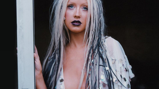 Christina Aguilera faz topless em foto do Instagram e diz que "é tudo real" na legenda