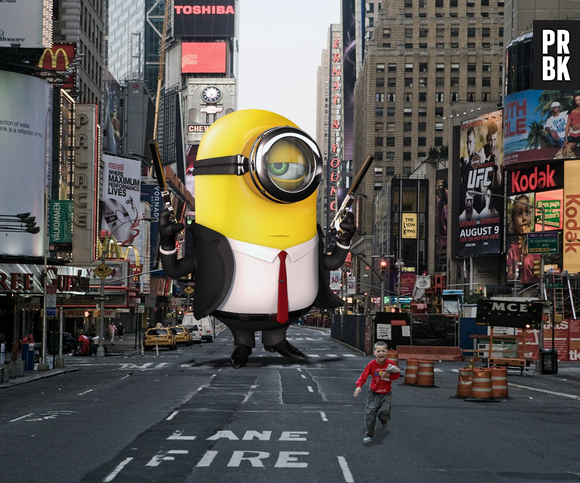 Stuart gigante imitando os executivos na Wall Street em Nova York 