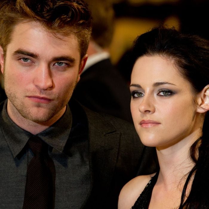  Robert Pattinson e Kristen Stewart terminaram da pior maneira poss&amp;iacute;vel. Depois da gata o ter tra&amp;iacute;do, eles precisaram promover o &amp;uacute;ltimo filme da saga &quot;Crep&amp;uacute;sculo&quot; juntos! 