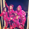 Demi Lovato em festa do pijama com as amigas