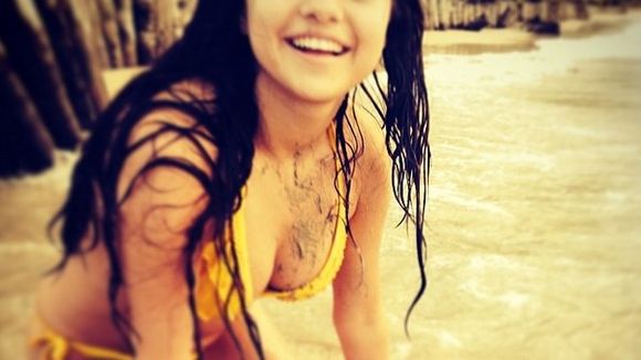 Selena Gomez, após polêmica com peso, dispara que não passaria fome para ficar magra