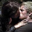 Katniss (Jennifer Lawrence) e Peeta (Josh Hutcherson) paracem estar bastante apaixonados em "Jogos Vorazes", mas o ator não curtiu beijar a moça durante as gravações