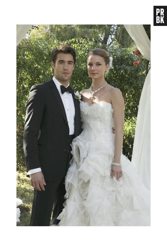 Daniel (Joshua Bowman) descobriu uma bomba em seu casamento com Emily (Emily VanCamp) em "Revenge"!