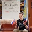 Em novas cenas de "The Big Bang Theory": Sheldon (Jim Parson) grava novo "Fun With Flags" sozinho
