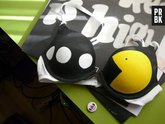 Muito boa a brincadeira que fizeram com esse sutiã do Pac-Man