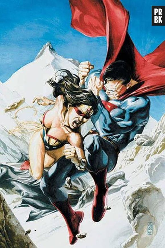 Descontrolado, a Mulher-Maravilha era a única capaz de enfrentar o Superman. Felizmente essa luta acaba bem!