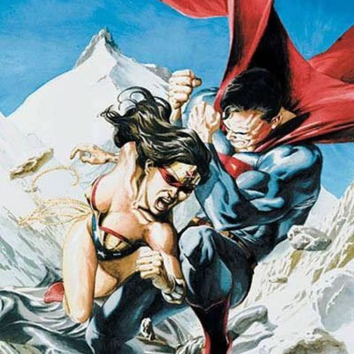 Descontrolado, a Mulher-Maravilha era a única capaz de enfrentar o Superman. Felizmente essa luta acaba bem!
