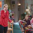 Em "The Big Bang Theory": Penny (Kaley Cuoco) aceita contar para família a verdade sobre seu casamento