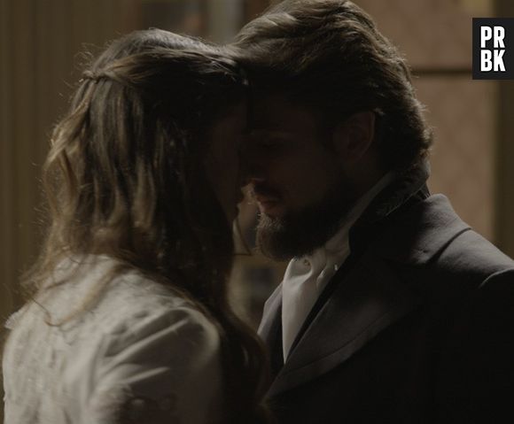 Em "Além do Tempo": Melissa (Paolla Oliveira) tira satisfações com Felipe (Rafael Cardoso) e Lívia (Alinne Moraes) após descobrir que os dois passaram noite juntos