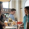 Em "The Flash": Mulher-Gavião (Ciara Renée) conversa com Cisco ( Carlos Valdes) em sua chegada 