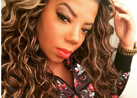 Ludmilla mais sexy do que nunca! Cantora volta a posar só de lingerie e fãs comentam: "Maravilhosa!"