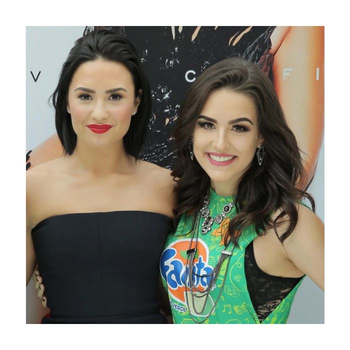  Kéfera Buchmann recentemente se encontrou com Demi Lovato e deixou o momento registrado no Instagram 