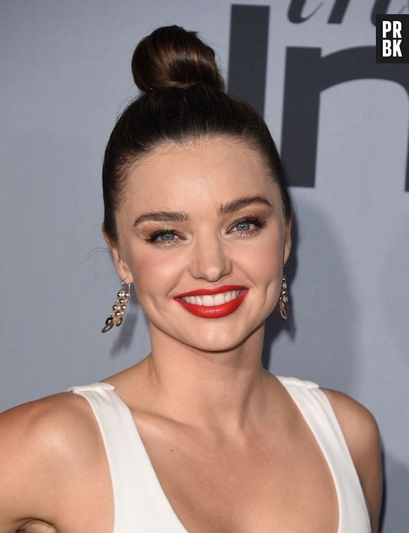 As covinhas dão um charme a mais no rosto da modelo Miranda Kerr