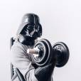 De "Star Wars", Darth Vader fazendo um pouco de musculação