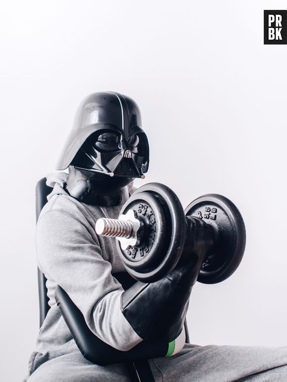 De "Star Wars", Darth Vader fazendo um pouco de musculação