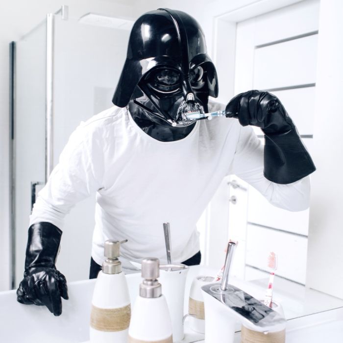 Darth Vader, de &quot;Star Wars&quot;, não sai de casa sem escovar os dentes. Que bom!