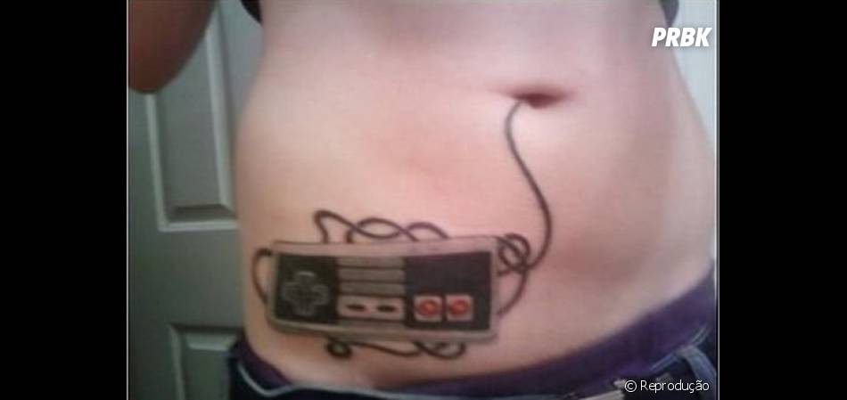 Olhando Assim Essa Tatuagem Ate Parece Que O Umbigo E Uma Tomada Purebreak