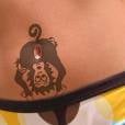 Tatuagem no umbigo: nem o coitado do macaco escapou da zoação