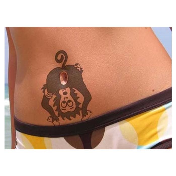 Tatuagem no umbigo: nem o coitado do macaco escapou da zoação