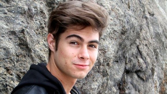 Rafael Vitti, ex-"Malhação" conta que está solteiro e afirma: "As coisas acontecem no seu tempo"