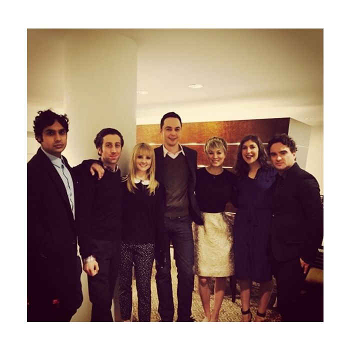 Mais uma foto do elenco de &quot;The Big Bang Theory&quot; para provar que eles são lindos, estilosos e charmosos