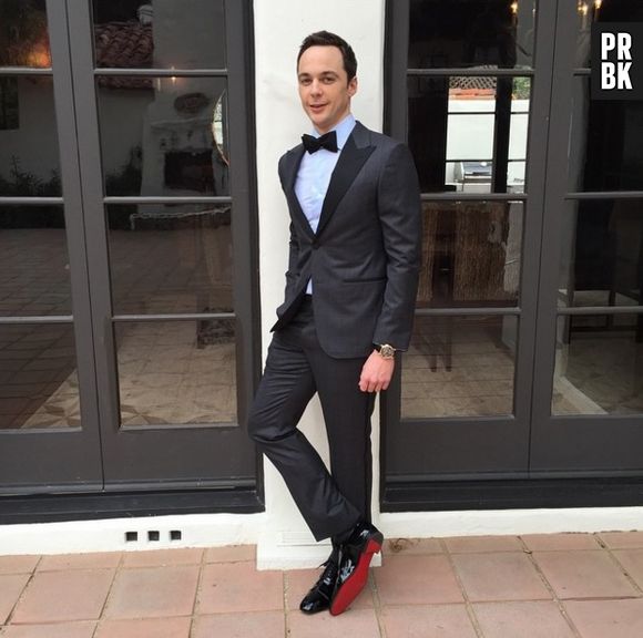 Jim Parsons (Sheldon), de "The Big Bang Theory", é super elegante