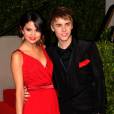 Em 27 de fevereiro de 2011, Selena Gomez surgiu com Justin Bieber numa festa pós-Oscar da Vanity Fair