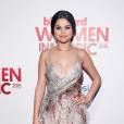 Com muitos motivos pra comemorar, Selena Gomez terminou 2015 sendo homenageada pela Billboard no evento Women In Music