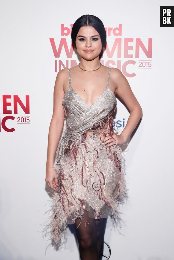 Com muitos motivos pra comemorar, Selena Gomez terminou 2015 sendo homenageada pela Billboard no evento Women In Music