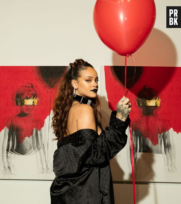 Rihanna organizou uma exposição numa galeria de Los Angeles para revelar detalhes do "Anti"