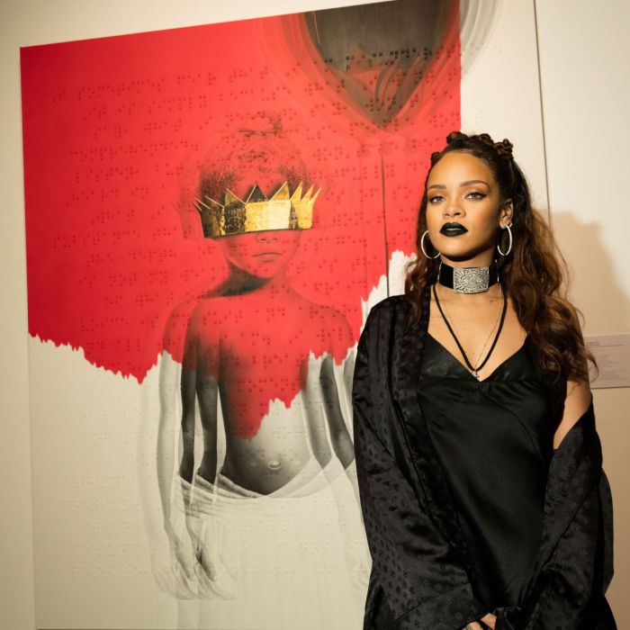 Rihanna inova e álbum &quot;Anti&quot; será o primeiro CD da história a incluir mensagens em braile físico na capa
