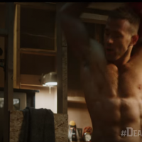 De "Deadpool": super-herói aparece sem camisa e diz que o filme é uma história de amor!