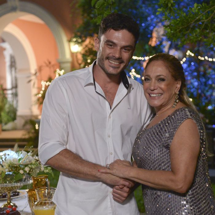 Recentemente, Pilar (Susana Vieira) se casou com Maciel (Kiko Pissolato) em &quot;Amor à Vida&quot;