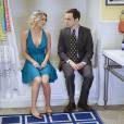 Em "The Big Bang Theory", Sheldon (Jim Parsons) conversa com Penny (Kaley Cuoco) no banheiro