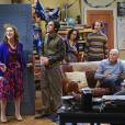 Em "The Big Bang Theory": Amy (Mayim Bialik) prestigia Sheldon (Jim Parsons) no dia do aniversário