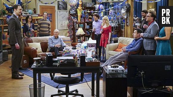 Em "The Big Bang Theory", Sheldon (Jim Parsons) é surpreendido por festa de aniversário no apartamento