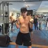 MC Gui mostra todo o seu lado "monstrão" na academia, com looks despojados e básicos. Um arraso!