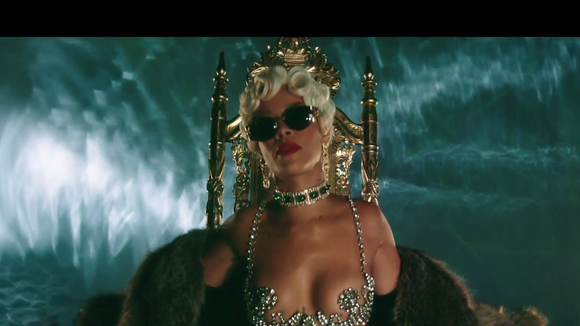 Work Rihanna! Cantora lança clipe de "Pour It Up" e faz o polêmico Twerk