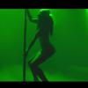 Rihanna até se arrisca a dançar no pole dance