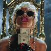 Rihanna lança, nesta quarta-feira, 2 de outubro, o clipe da tão esperada música "Pour It Up". Curtiu?!