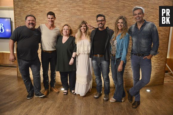 O elenco de "Amor & Sexo" apresenta a nova temporada (da esquerda para a direita): Leo Jaime, José Loreto, Regina Navarro, Mariana Santos, Alexandre Nero, Fernanda Lima e Otaviano Costa.